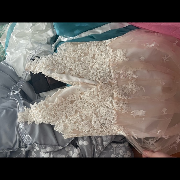 Size 8 Ivory Wedding Dress - Picture 4 of 5